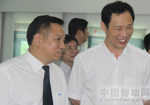 溫州大學領(lǐng)導來人民電器參觀考察