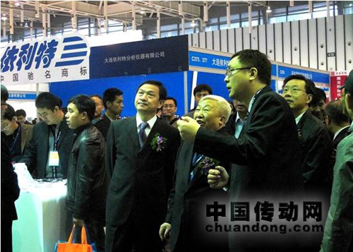 南京市政府領導、南京市教育局領導參觀臺達工業(yè)自動化展示車