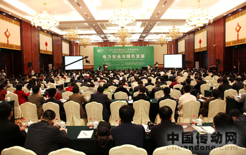 陸延昌理事長在年會(huì)開幕式上致辭