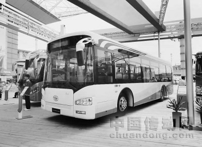 由一汽自主研發(fā)的10米清潔能源公交車，或?qū)⒃陂L春正式運(yùn)營
