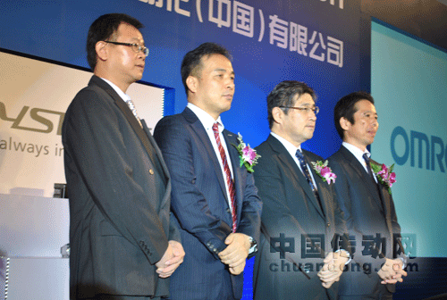 左起：柳泉、山崎 真哉、滕本 茂樹、大場 合志