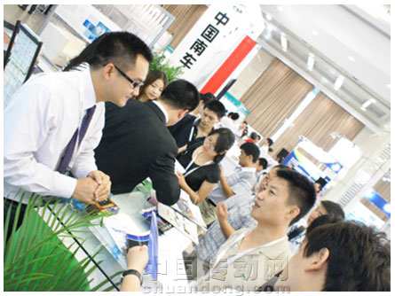 （圖為PCIM-ASIA現(xiàn)場(chǎng)大批采購(gòu)商，市場(chǎng)需求可見一斑）