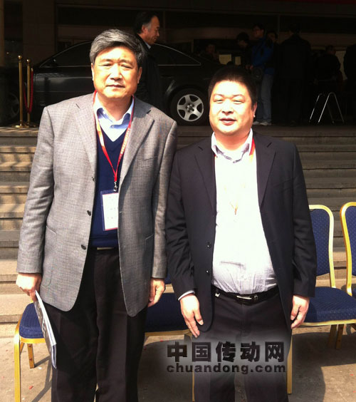 深川電氣董事長(zhǎng)葉益強(qiáng)（右一）與西安理工大教授、全國(guó)電力電子學(xué)會(huì)理事鐘彥儒合影