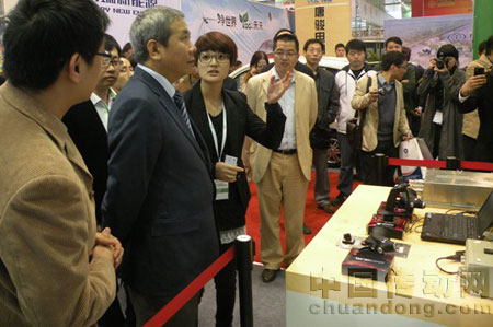 武漢市副市長邵為民視察公司展位，聽取工作匯報(bào)