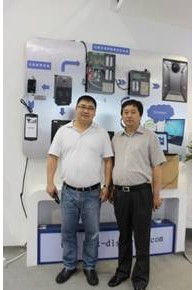 中國電梯協(xié)會(huì)張樂祥副秘書長（右一）前來參觀