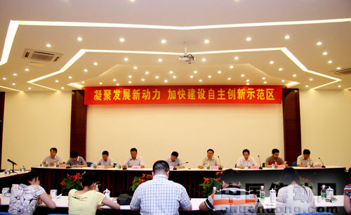 國(guó)電南自公司領(lǐng)導(dǎo)出席南京高新區(qū)加快建設(shè)自主創(chuàng)新示范區(qū)媒體見(jiàn)面會(huì)