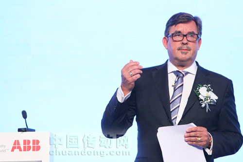 ABB集團過程自動化業(yè)務(wù)部負(fù)責(zé)人芮尼克在2012ABB自動化世界開幕式上作主旨演講