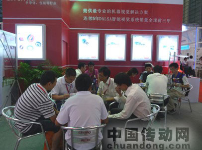 銷售人員與客戶詳細(xì)討論，幫助客戶解決實(shí)際問(wèn)題