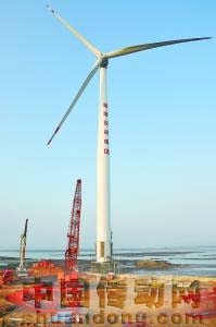 國(guó)內(nèi)首臺(tái)5兆瓦海上風(fēng)機(jī)矗立在福清市三山鎮(zhèn)東沙村海岬